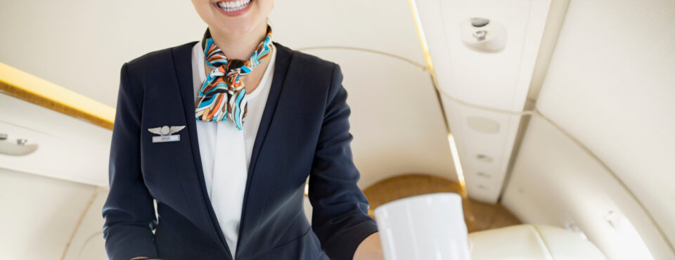 Se lancer dans le métier d’hôtesse de l’air avec une formation